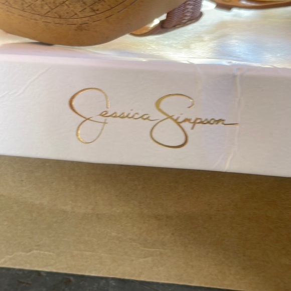 Jessica Simpson nude color 3 inch heels. - Picture 5 of 6